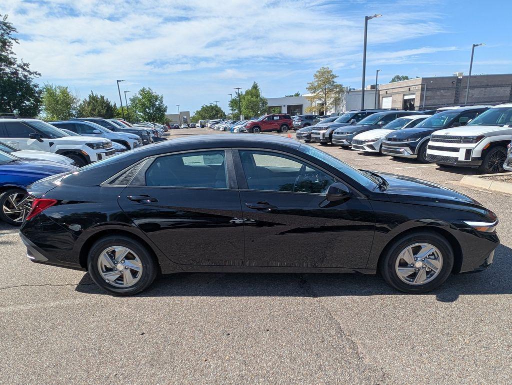 2025 Hyundai Elantra SE photo 7