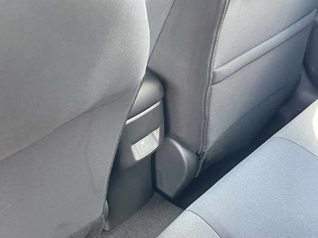2025 Nissan Versa SR photo 10