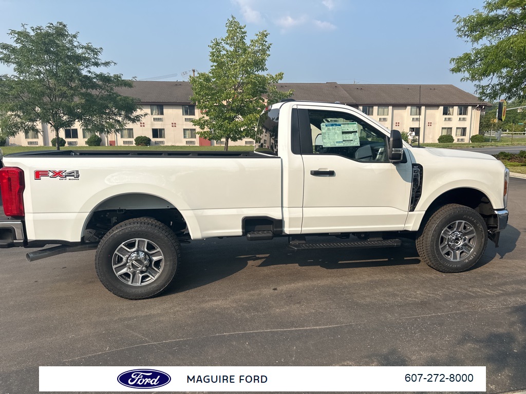 2025 Ford F-250 XLT photo 3
