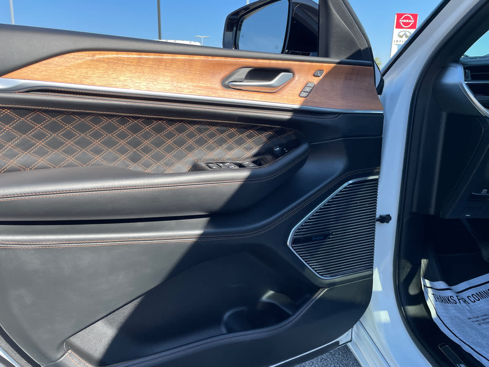 2022 Jeep Cherokee Summit 4xe photo 17