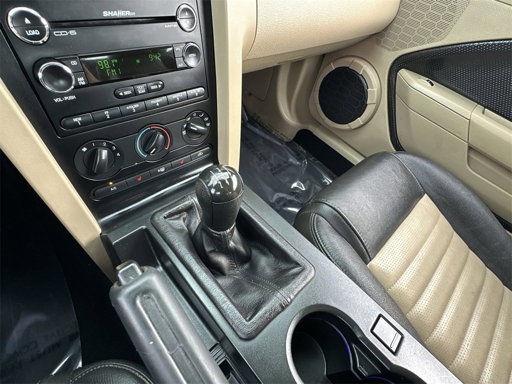 2008 Ford Mustang GT Premium photo 27