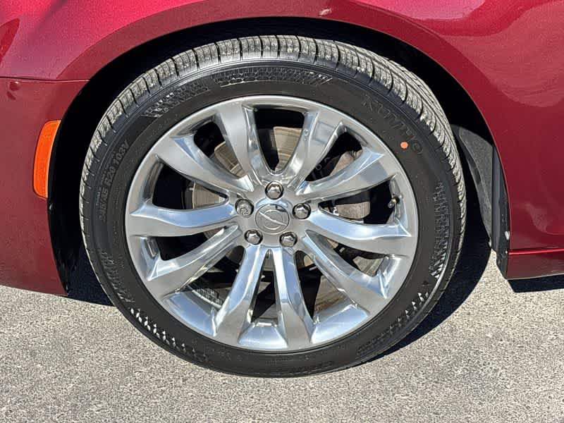 2020 Chrysler 300 Touring photo 12