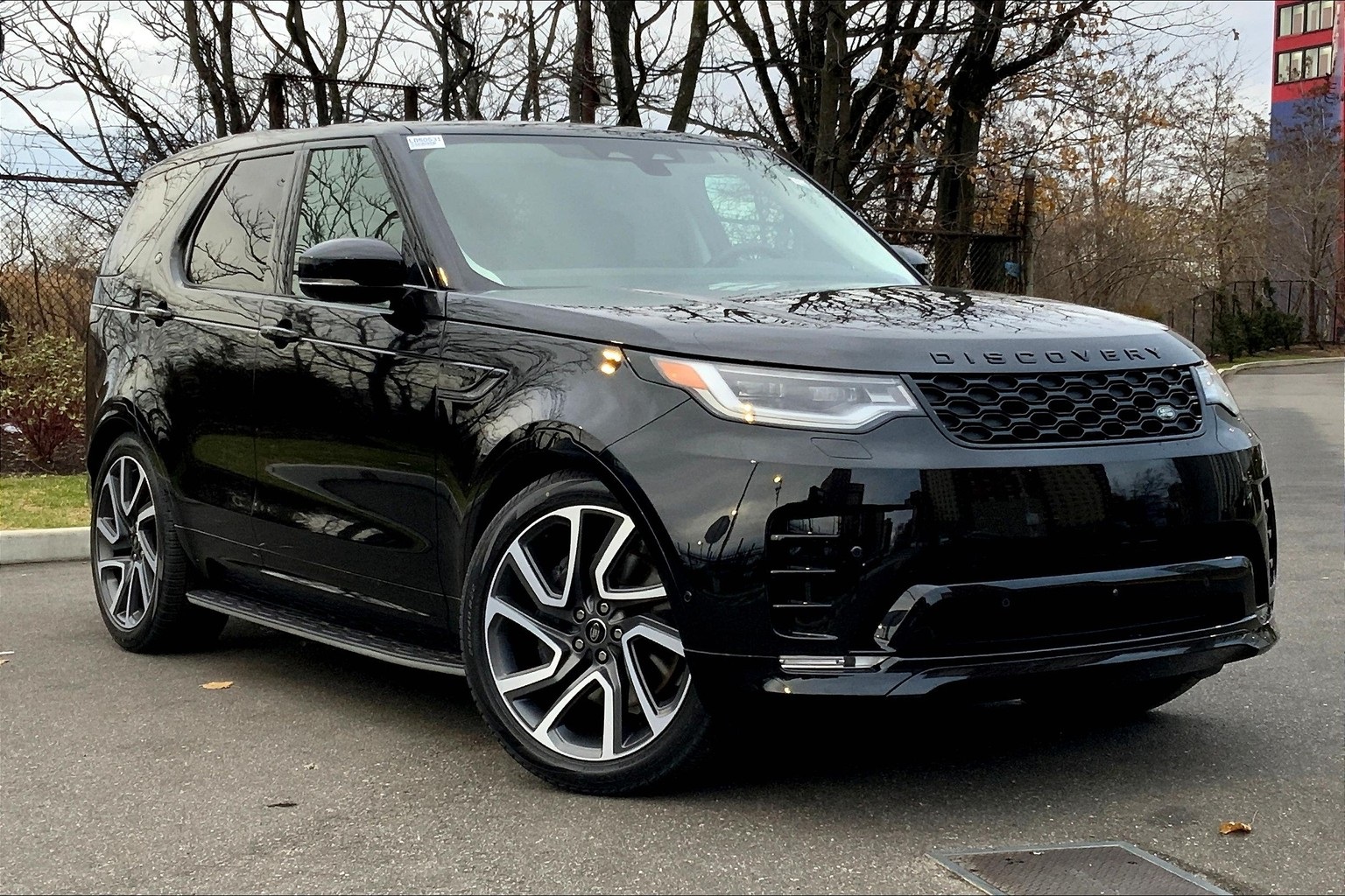 2025 Land Rover Discovery SE photo 2