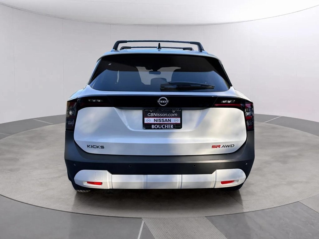 2026 Nissan Kicks SR photo 4