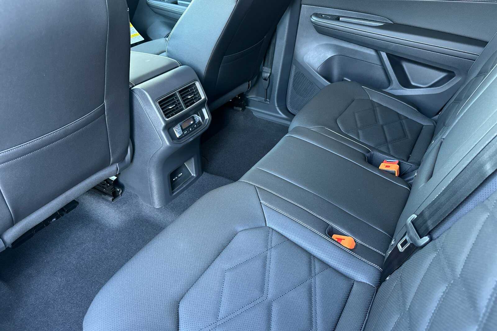 2026 Volkswagen Atlas SE photo 12