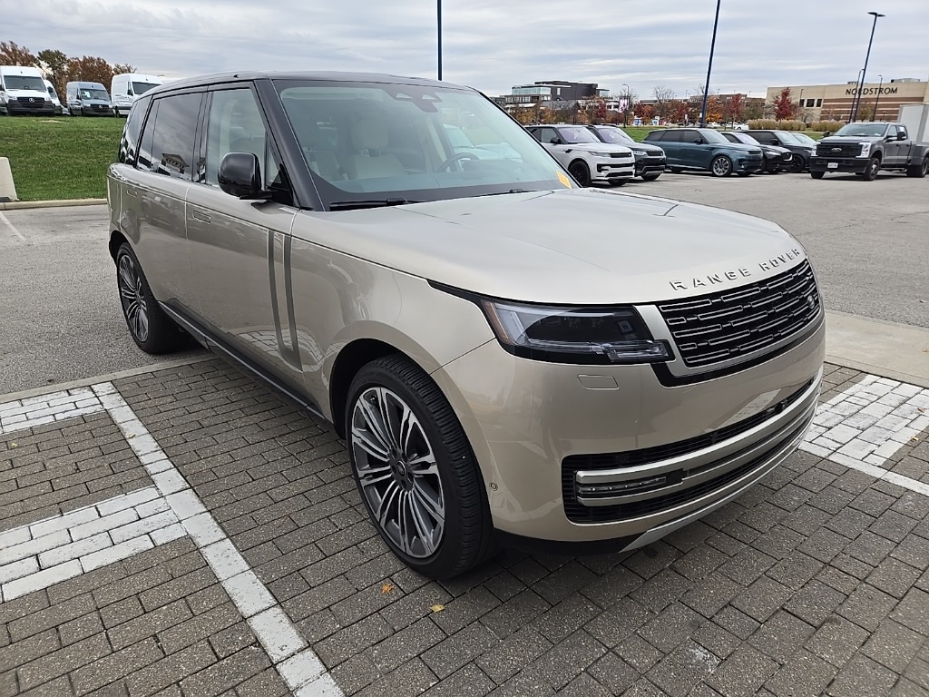 2024 Land Rover Range Rover SE photo 3
