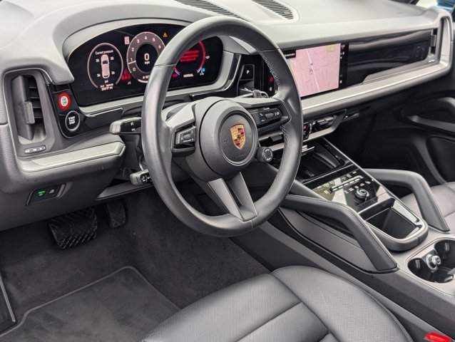 2024 Porsche Cayenne photo 2