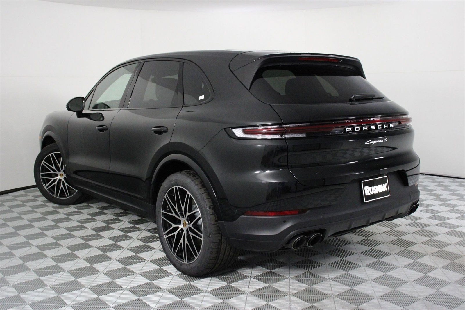2025 Porsche Cayenne S photo 3