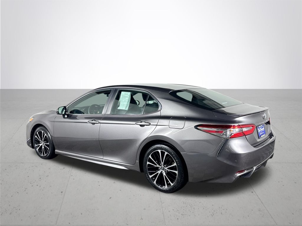 2018 Toyota Camry SE photo 8