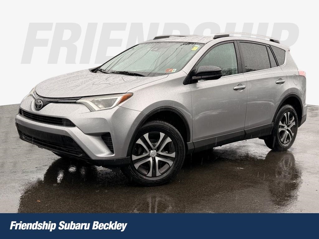 2017 Toyota RAV4 LE's photo