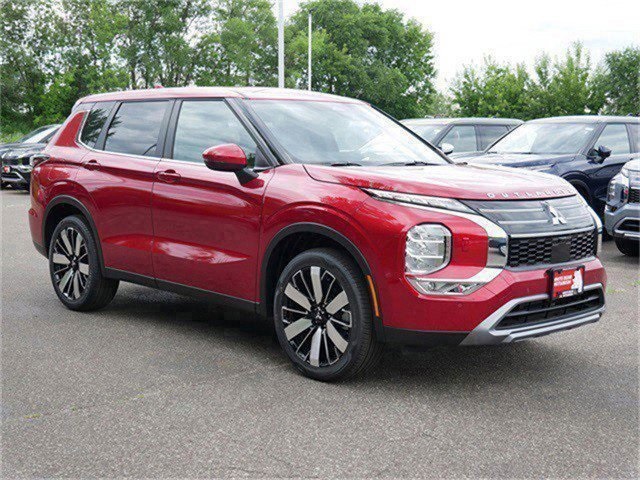 2025 Mitsubishi Outlander SE's photo