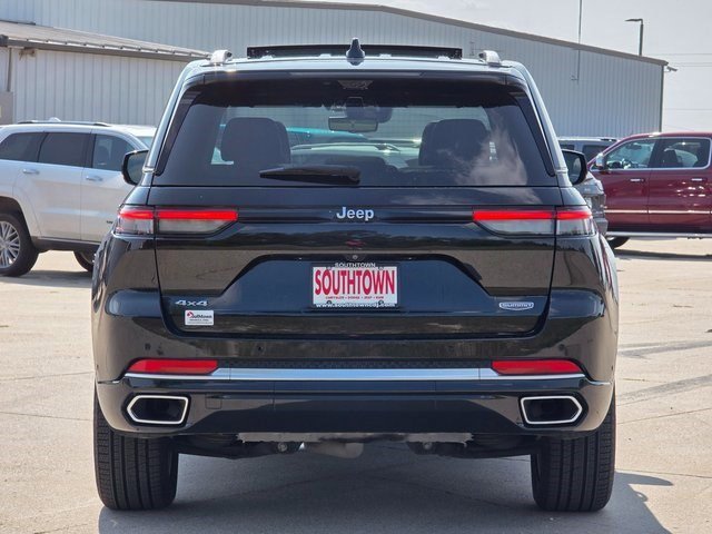 2022 Jeep Grand Cherokee Summit photo 3