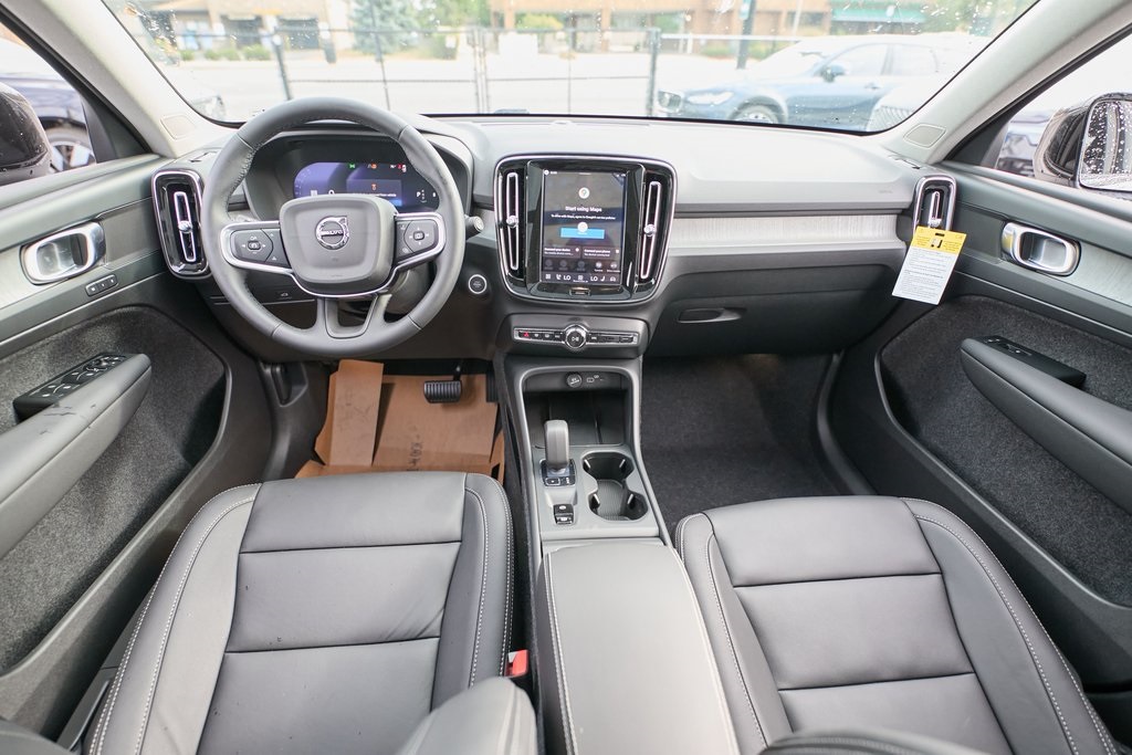2026 VOLVO XC40 - Image 23