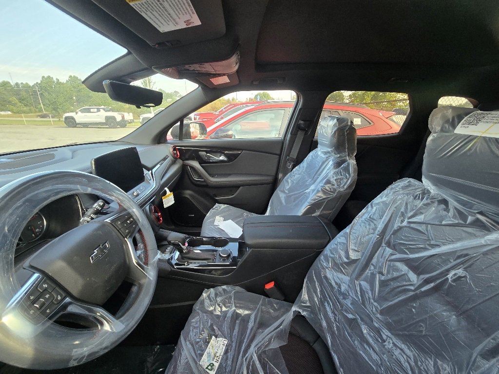 2025 Chevrolet Blazer RS photo 2