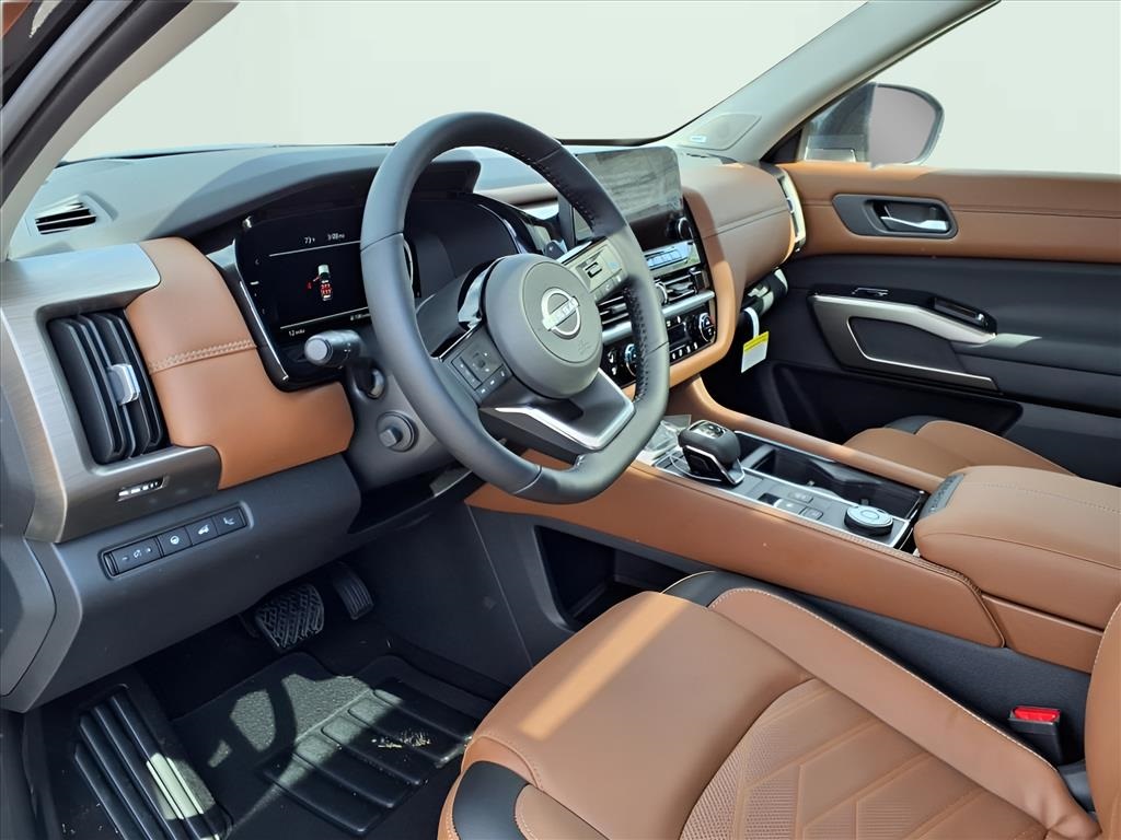 2025 Nissan Pathfinder Platinum photo 12