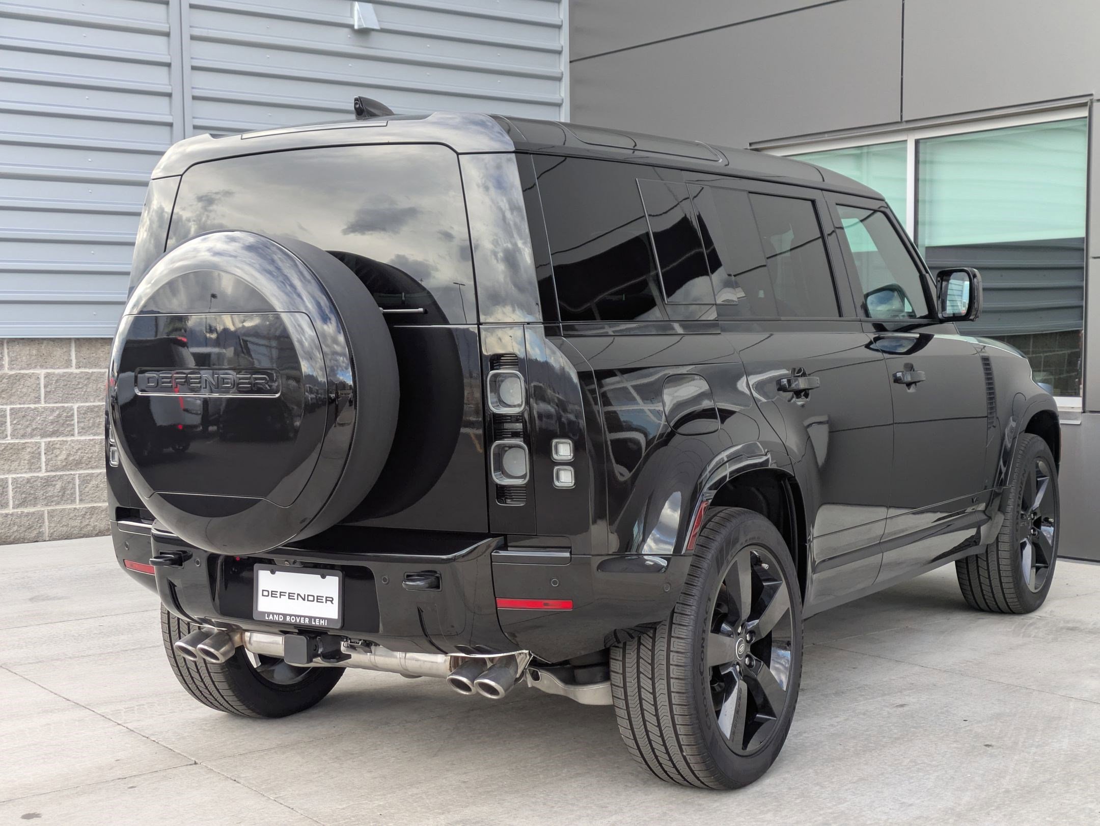 2025 Land Rover Defender 110 V8 photo 4