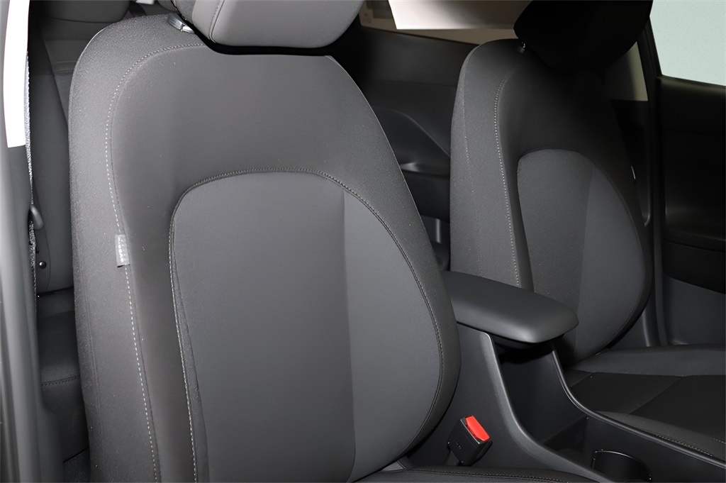 2025 Hyundai Kona SEL photo 16