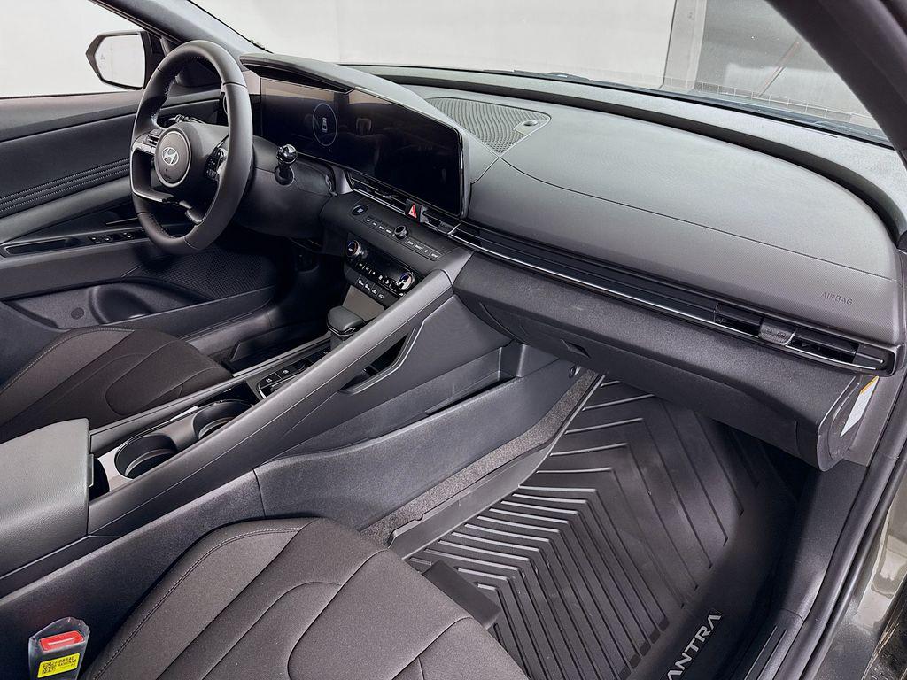 2025 Hyundai Elantra Hybrid SEL Sport photo 26