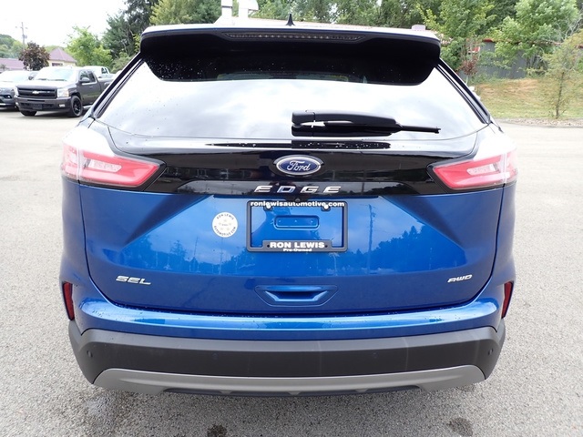 2022 Ford Edge SEL photo 3