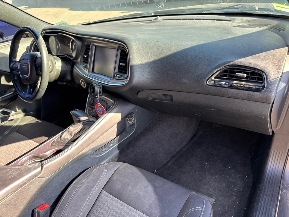 2015 Dodge Challenger SXT photo 8