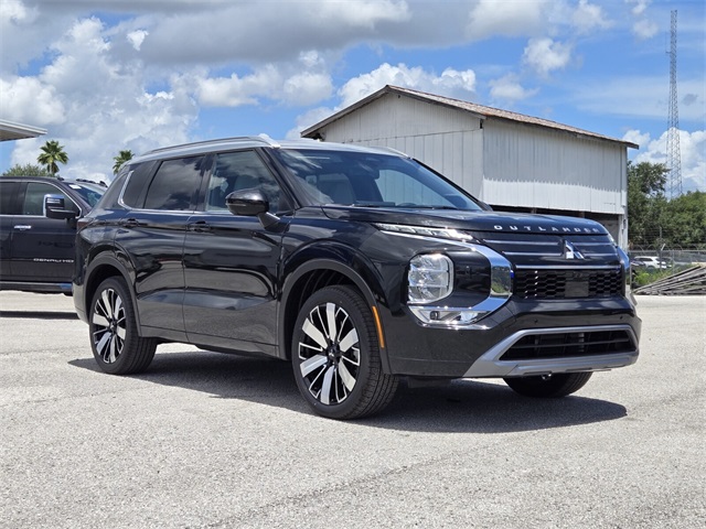 2025 Mitsubishi Outlander SEL Platinum Edition's photo