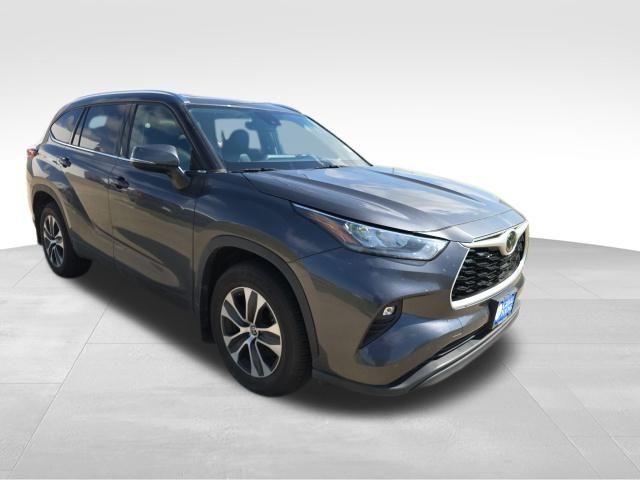 2021 Toyota Highlander XLE photo 7