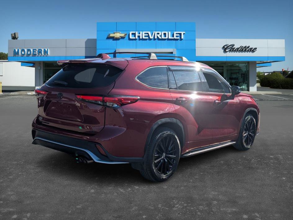 2023 Toyota Highlander L photo 4