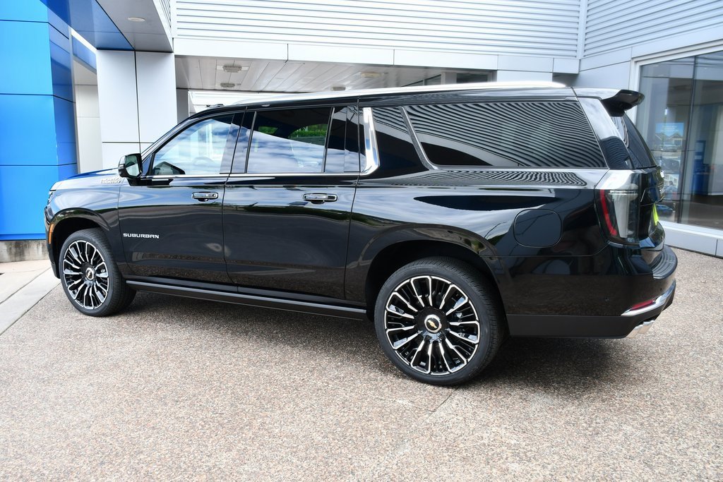 2025 Chevrolet Suburban High Country photo 4