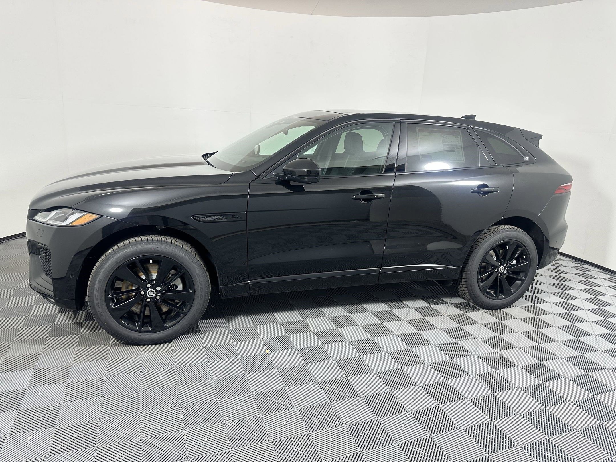 2026 Jaguar F-PACE P250 R-Dynamic S photo 2