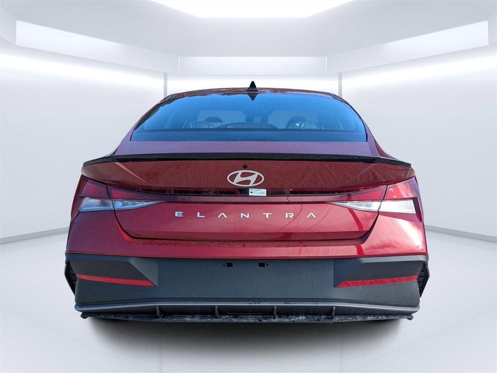 2025 Hyundai Elantra SEL Sport photo 4