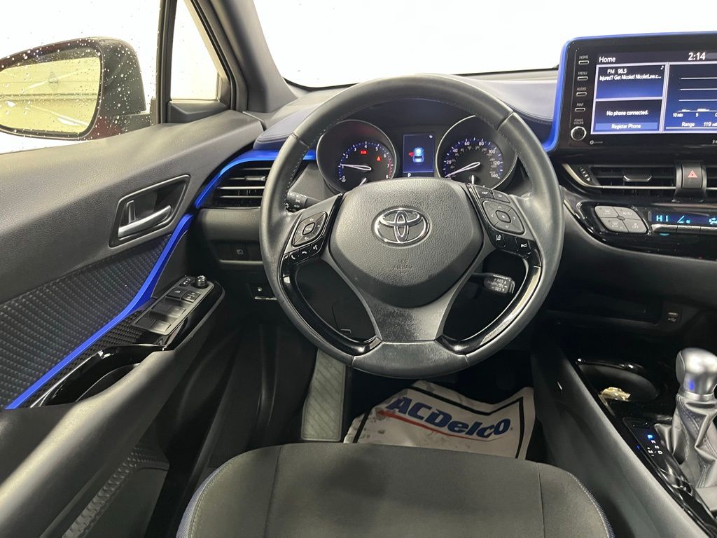 2020 Toyota C-HR XLE photo 16