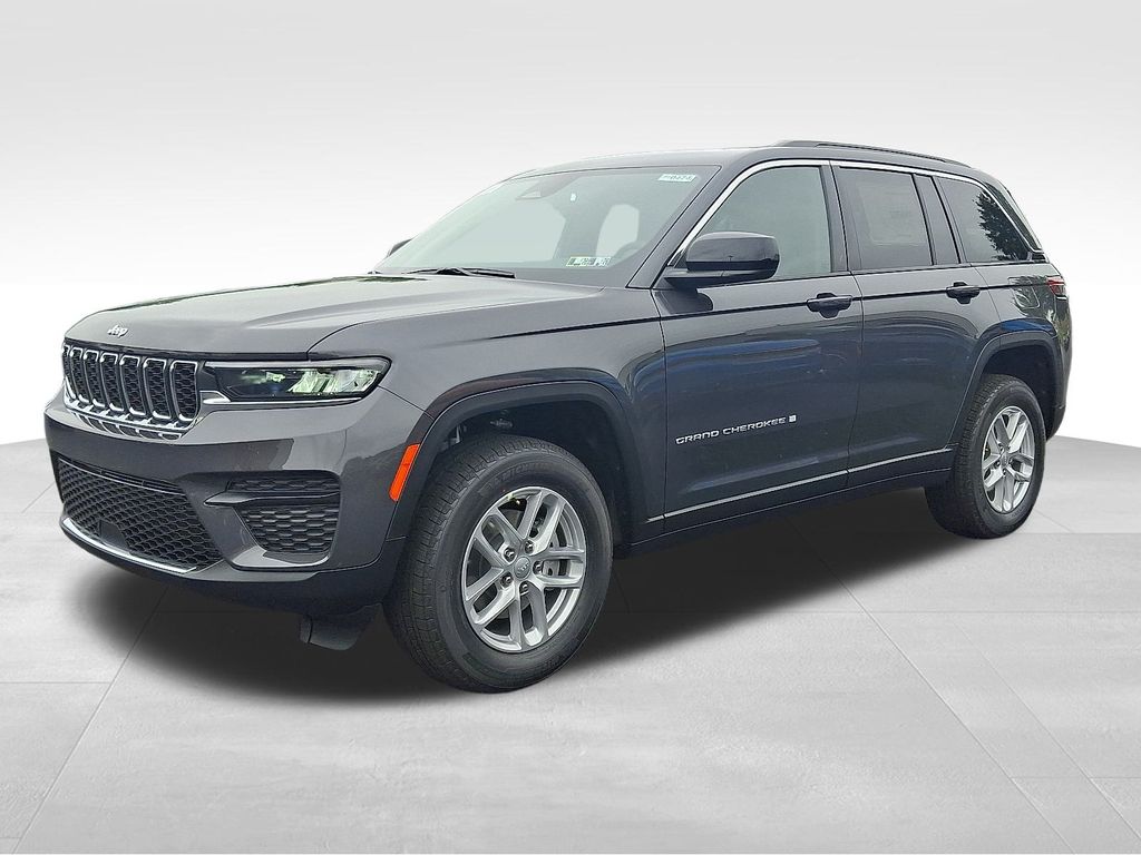 2025 Jeep Grand Cherokee Laredo photo 3