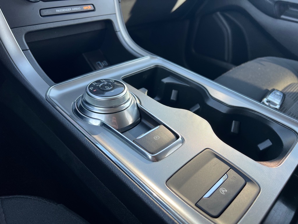 2022 Ford Edge SEL photo 8