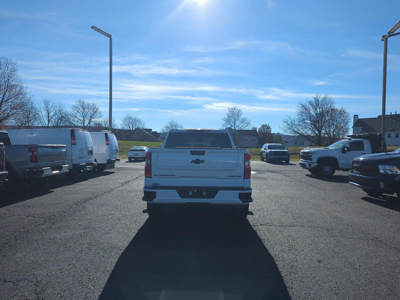 2024 Chevrolet Silverado 1500 Custom photo 3