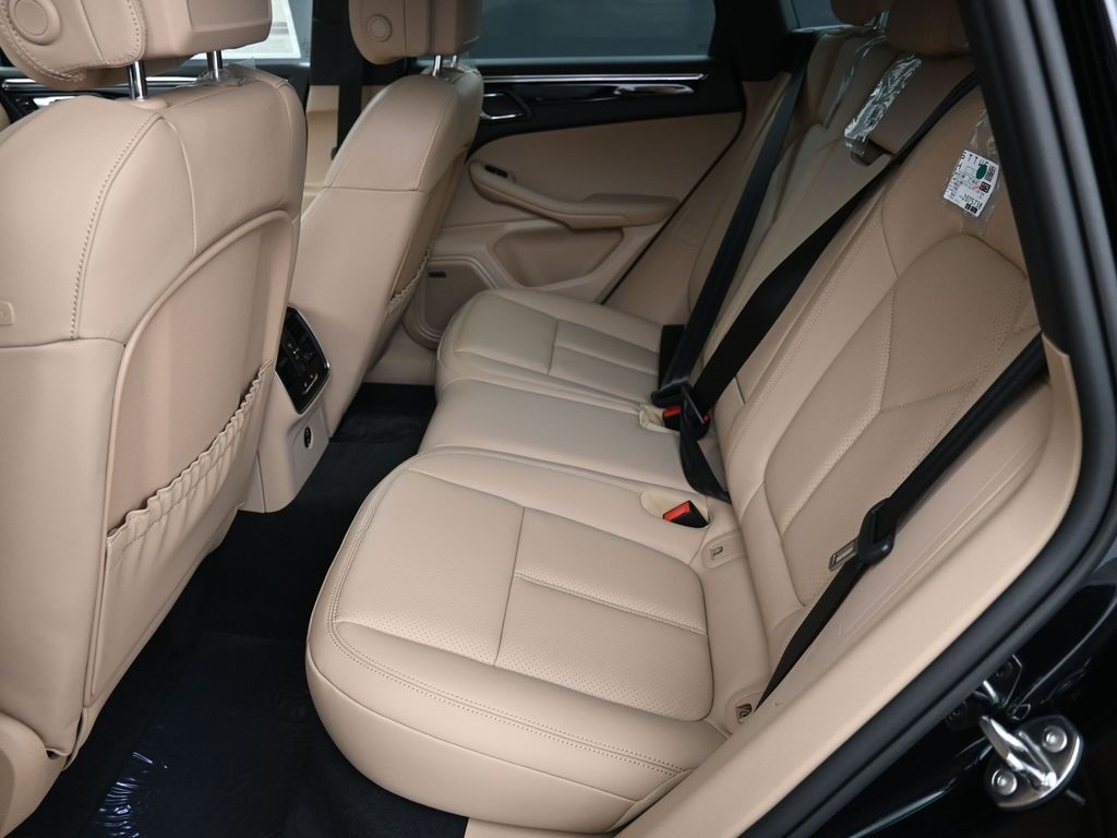 2026 Porsche Macan T photo 7