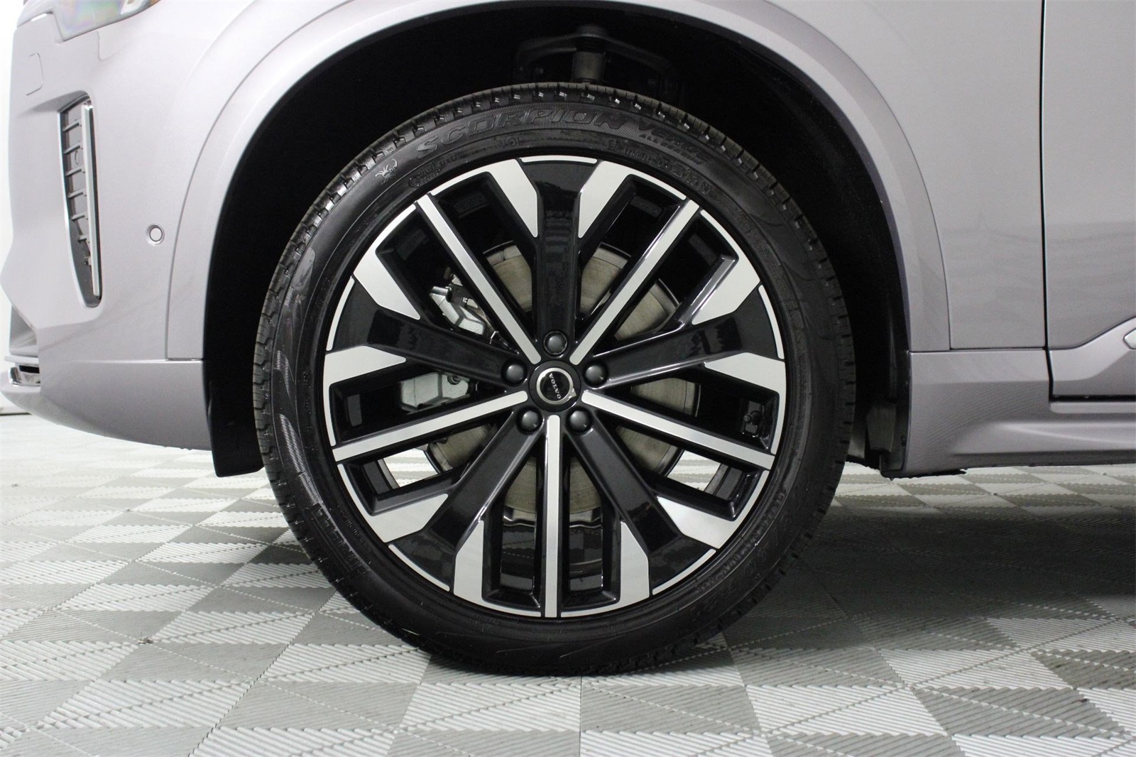 2026 Volvo XC90 Plus photo 11
