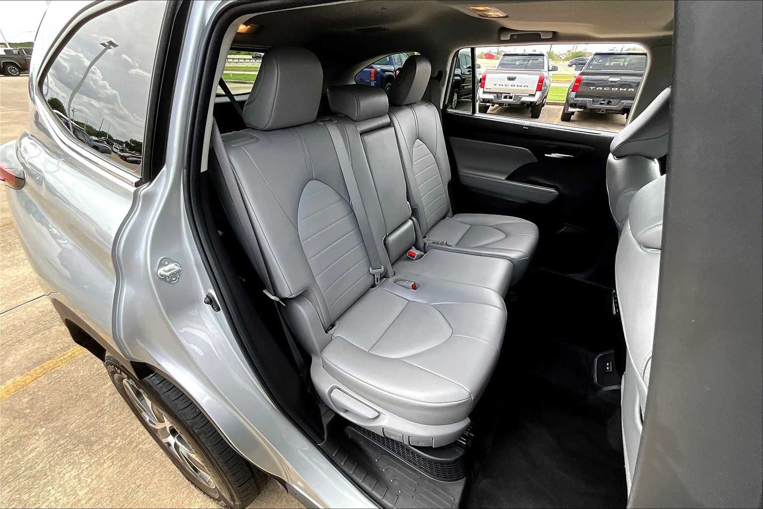 2022 Toyota Highlander Hybrid XLE photo 18