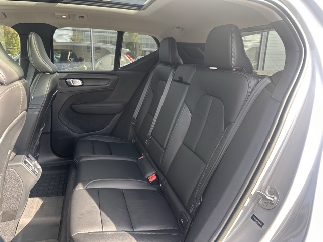 2023 Volvo XC40 Plus photo 8