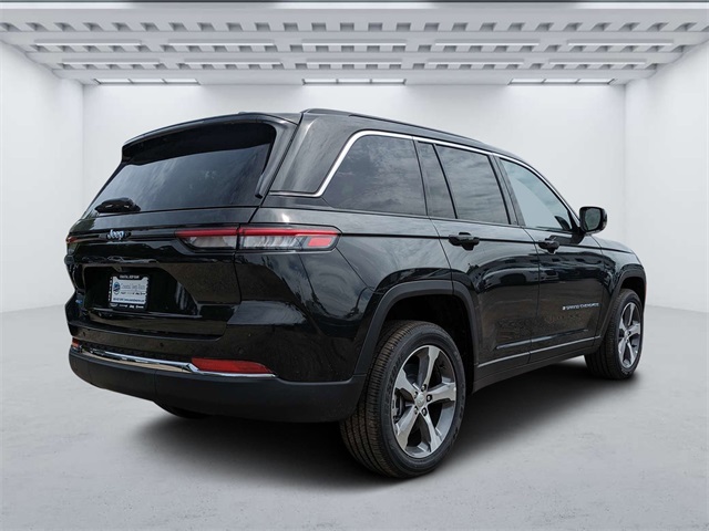 2024 Jeep Cherokee photo 3