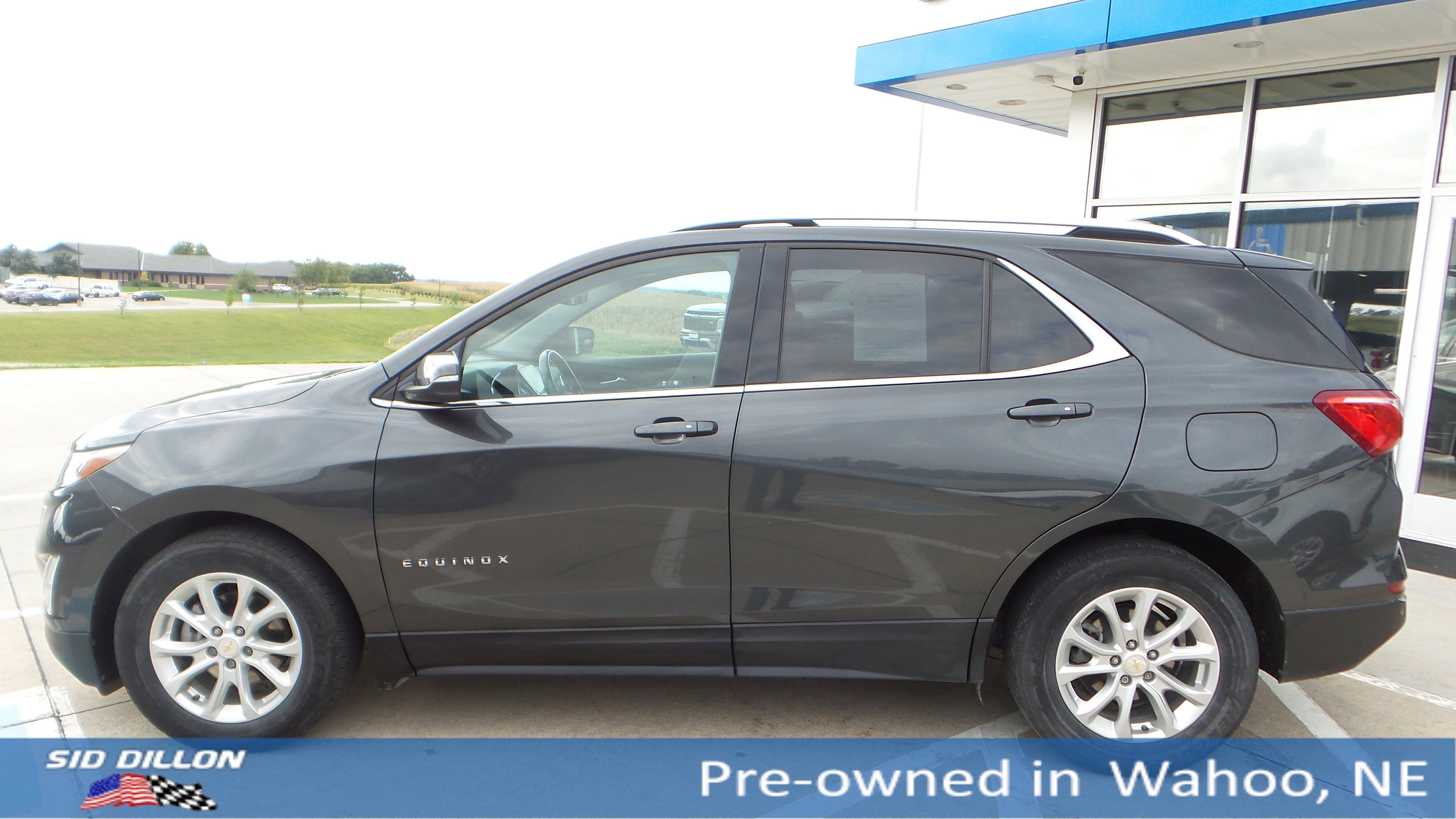 2019 Chevrolet Equinox LT photo 2
