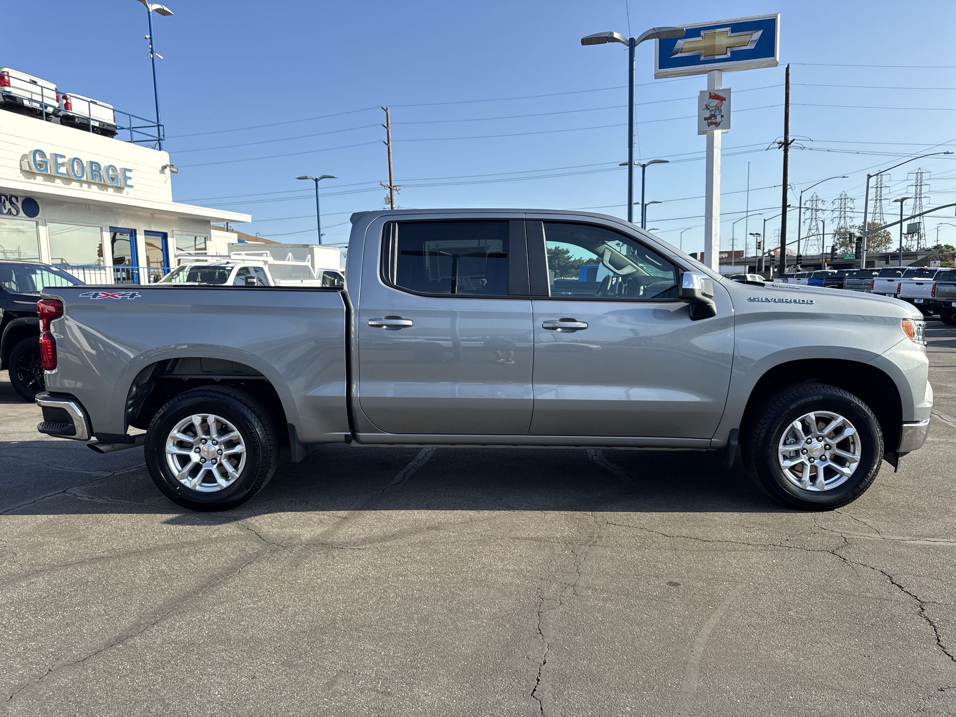 2025 Chevrolet Silverado 1500 LT photo 4
