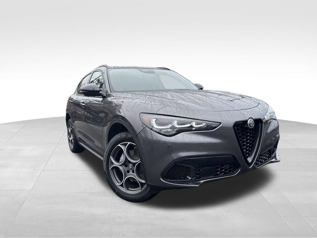 2025 Alfa Romeo Stelvio Base's photo