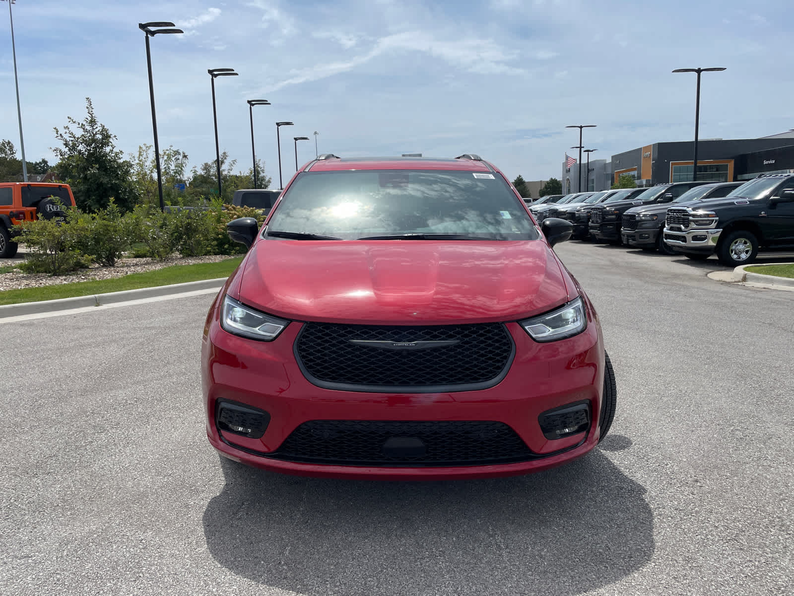2026 Chrysler Pacifica Limited photo 3