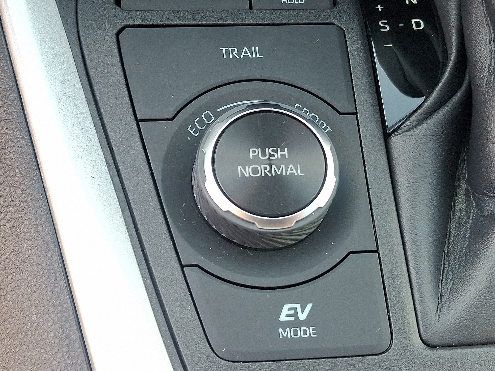 2022 Toyota RAV4 Hybrid XLE photo 21