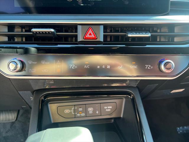2026 Kia K5 GT-Line photo 11
