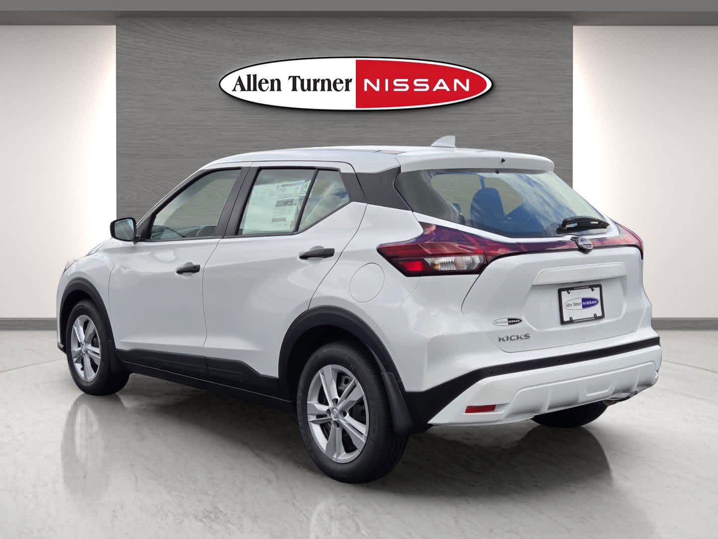 2025 Nissan Kicks Play S photo 3