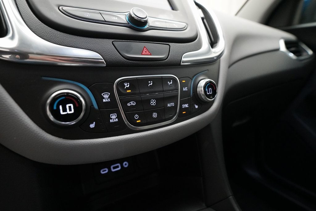2020 Chevrolet Equinox LT photo 17