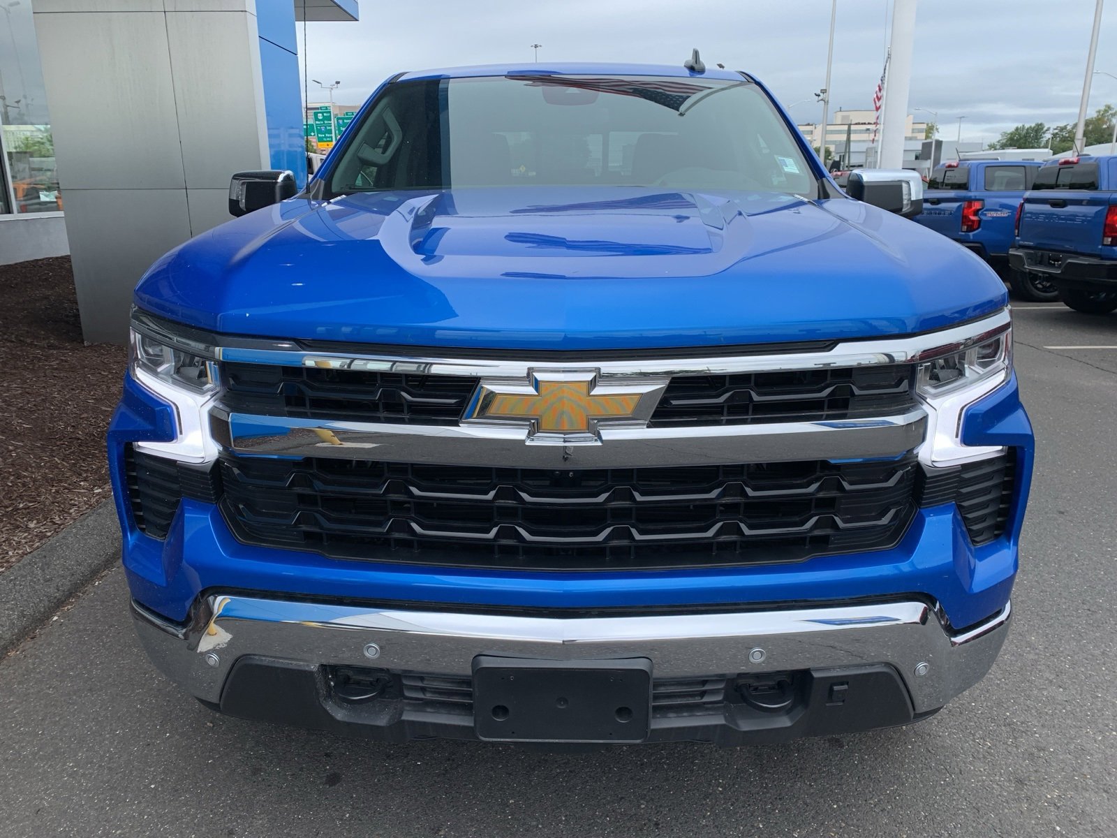 2025 Chevrolet Silverado 1500 LT photo 2