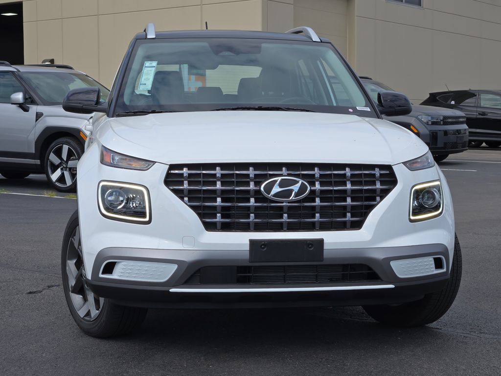 2025 Hyundai Venue Limited photo 2