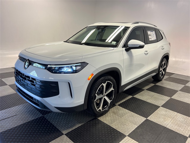 2026 Volkswagen Tiguan SE photo 2